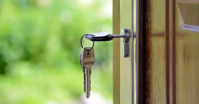 Больше 20 человек доверились арендодателю и остались без жилья и денег в Астане