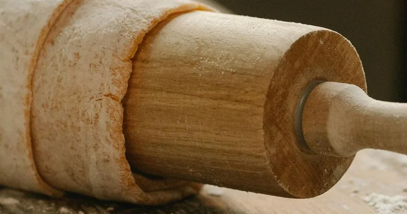 Вернулся в спальню со скалкой: мужчину осудили за убийство жены в Атырау