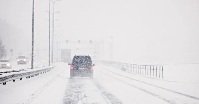Причину частого закрытия трасс объяснили казахстанцам в КазАвтоЖол