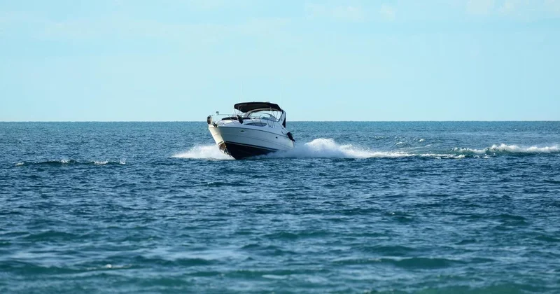 Парень погиб из за наезда катера на Капшагае: осужденный взят под стражу в зале суда