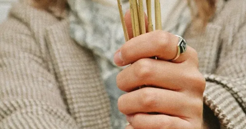 Өскеменде зергерлік дүкенге бас сұққан екеу алтын жүзікті бижутерияға алмастырып кеткен