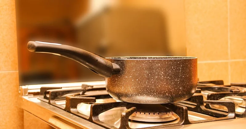 Двухлетняя девочка получила ожог кипятком в Павлодаре