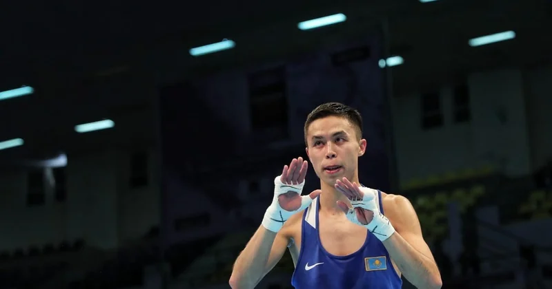 Чемпиону мира по боксу Сакену Бибосынову в Шымкенте подарили жеребца