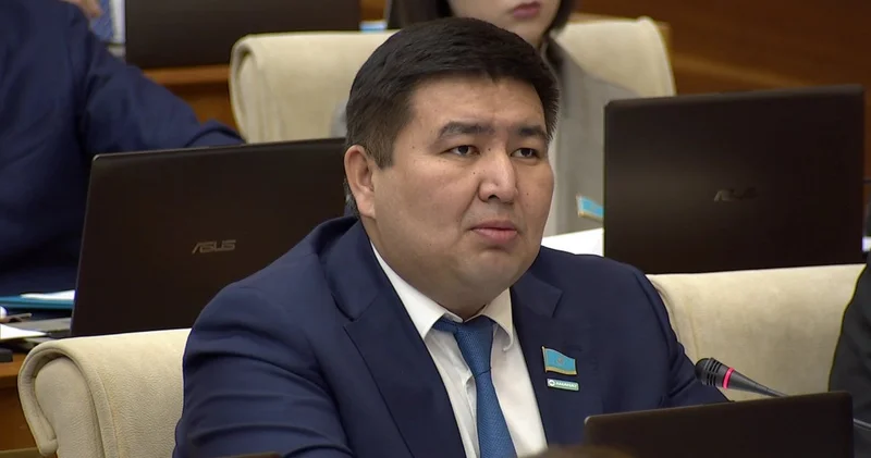 Елнұр Бейсенбаев Конституцияда отбасы мен неке ұғымы күшейтуді ұсынды