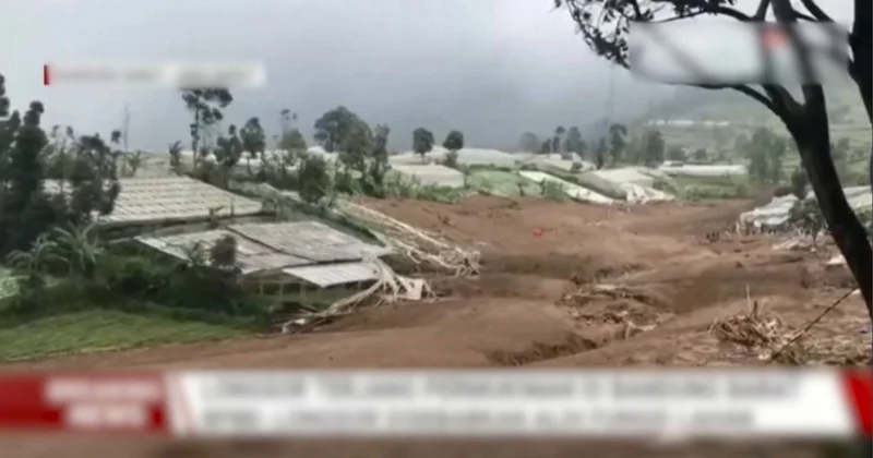 Индонезияда көшкіннен жеті адам опат болды