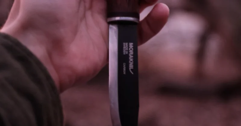 Отец ударил ножом дочь в Алматы