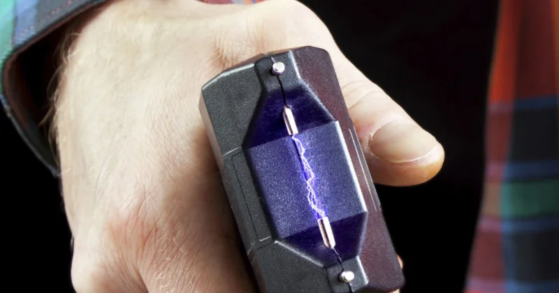 Алматинец пугал людей электрошокером (ВИДЕО)