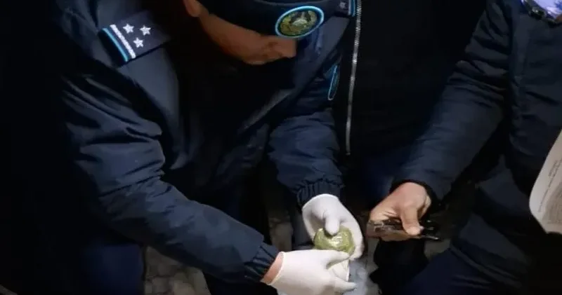 ШҚО да есірткі заттарын колонияға өткізбек болған екі азамат ұсталып, сотталды