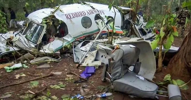 Самолет санавиации разбился в Индии: есть погибшие (фото, видео)