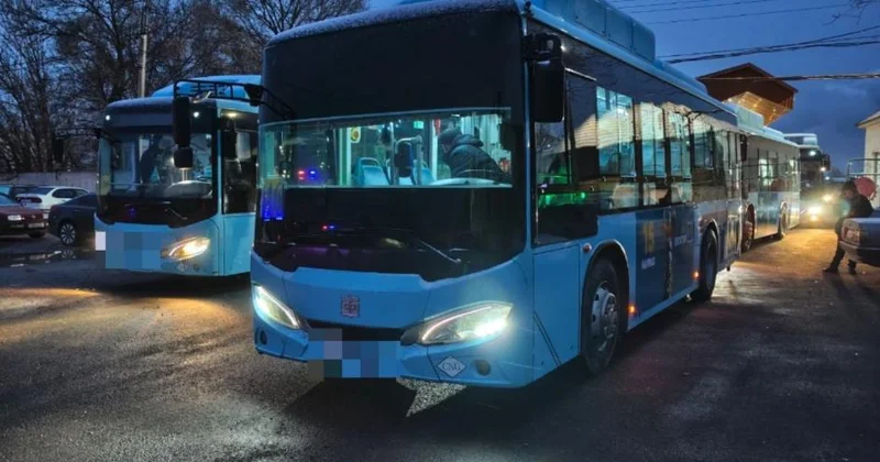 Жамбыл облысында орындықтарды алып тастап адам тасыған автобус анықталды