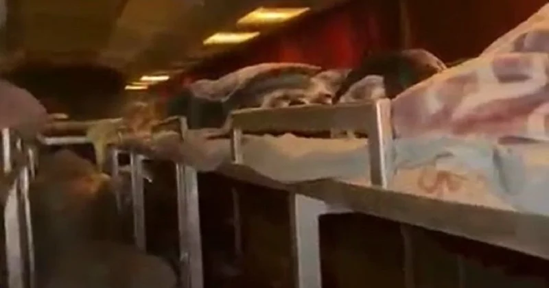 Автобус без сидений с лежачими местами остановили на юге Казахстана