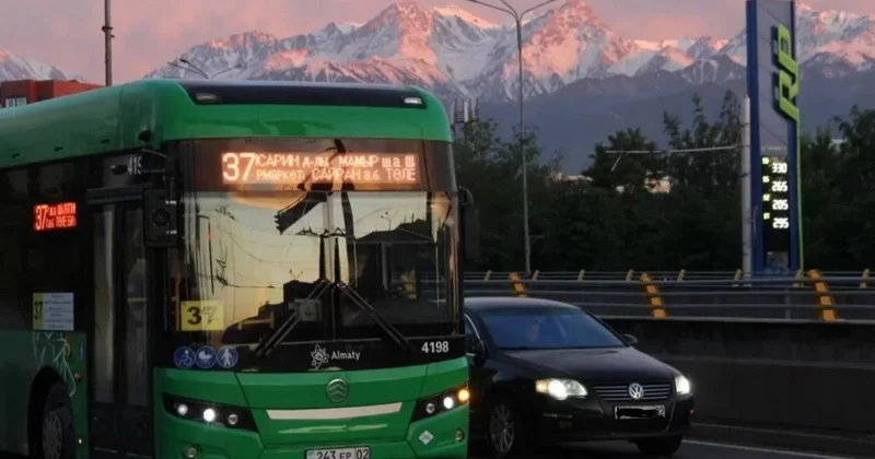 Частые ДТП и травмы: в Алматы усилили проверки автобусов и перевозчиков