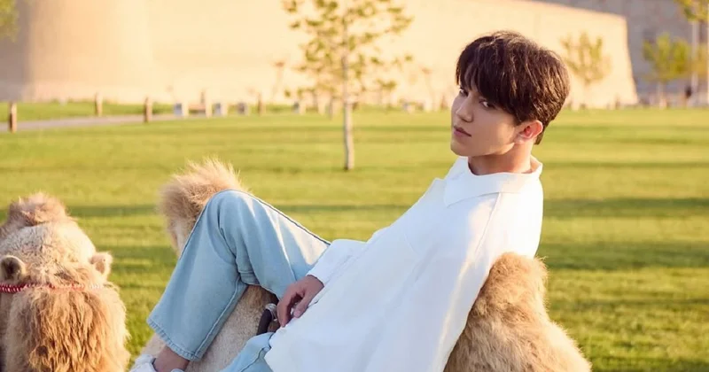 Димаш поделился колоритной фотосессией из Турестана