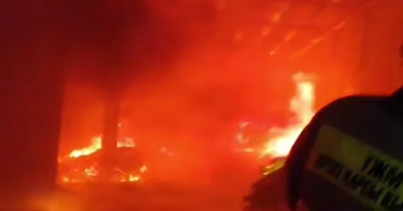 В Актобе ликвидировали пожар на территории птицефабрики