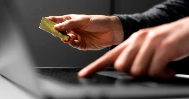 Жительница Петропавловска позвонила "юристу" с бывшей работы и лишилась сбережений