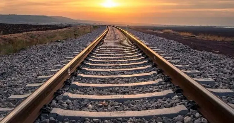 Көлік министрлігі теміржолдағы тозған жылжымалы құрамды тіркеуге шектеу енгізуді ұсынды