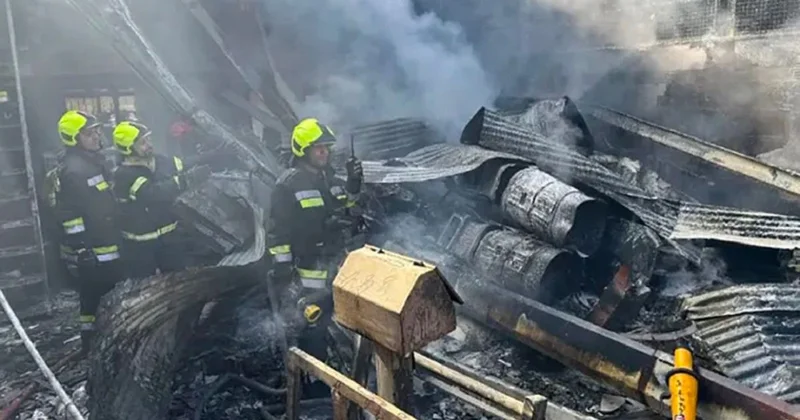 Военный вертолет рухнул на овощной рынок в Иране (видео)