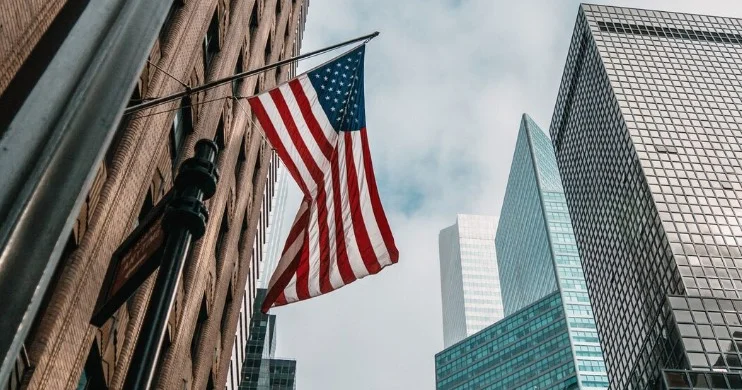 АҚШ та 10% мөлшеріндегі жаһандық импорттық баж салығы күшіне енді