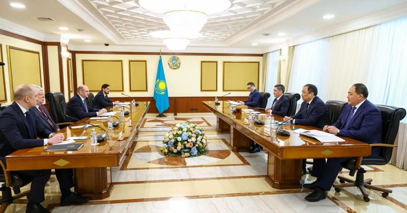 Олжас Бектенов обсудил с губернатором Оренбургской области вопросы приграничного сотрудничества