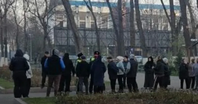 Громко включали музыку: шымкентские пенсионеры возмутились запрету от полицейских