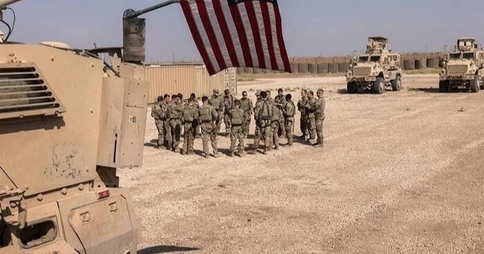 АҚШ әскері Сириядағы ең ірі базасынан шығарылып жатыр