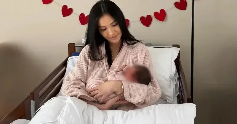 Айжан Байзақова ұлдарының жаңа туған қарындастарын қалай қарсы алғанын көрсетті