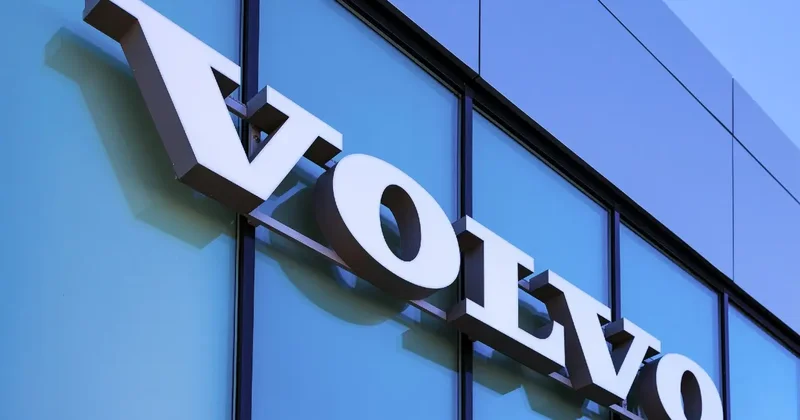 Volvo отзывает более 40 тысяч электрокроссоверов из за риска перегрева батареи