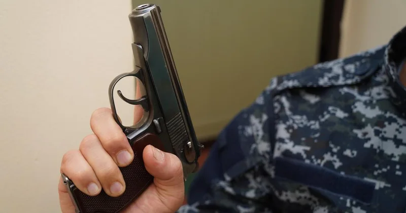 В полицейского стреляли из его же оружия в Усть Каменогорске