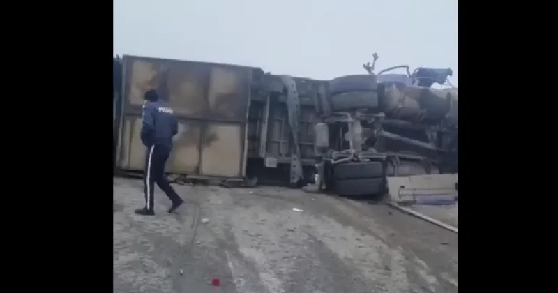 Водитель погрузчика, выполнявший дорожные работы, пострадал в ДТП с фурой в Акмолинской области