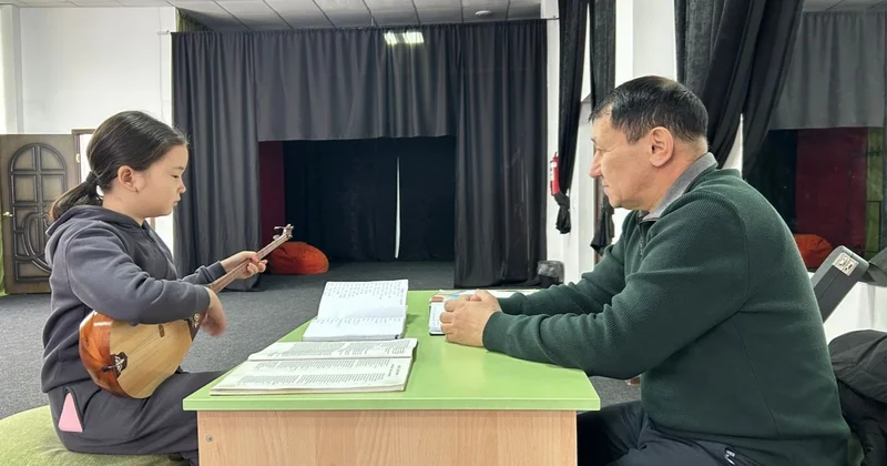 Батырлар жырын жаттаған бала тарихты біліп, патриот болып өседі жырау