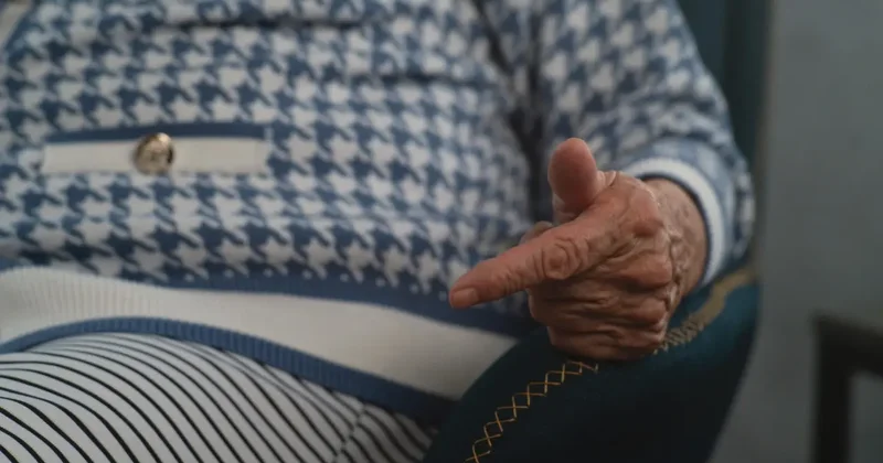 Избитую в Алматы пенсионерку отпустили из больницы