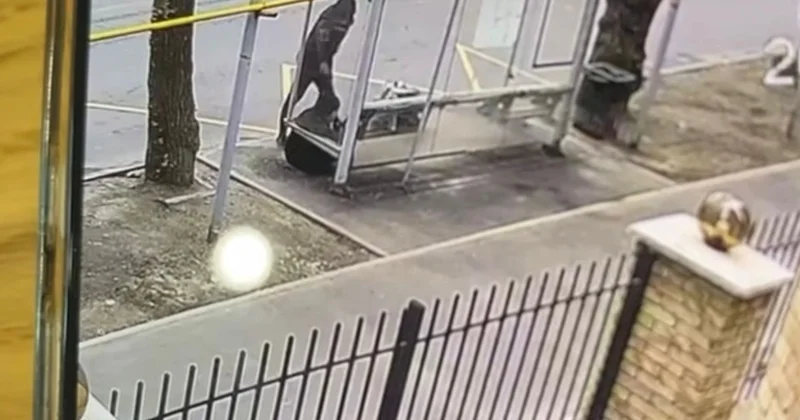 Алматыда зейнеткерді аялдамада себепсіз ұрып соққан күдікті ұсталды