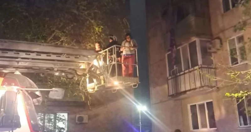 Атырауда құтқарушылар 40 адамды өрттен құтқарды