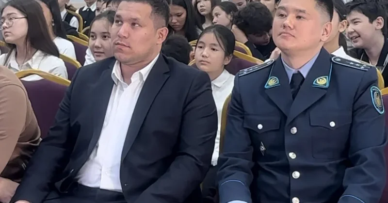 В столичной школе завершилась декада Есірткісіз өмір жарқын болашақ!