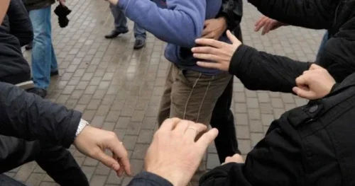 Ақтауда 2 жасөспірімге бір топ адам шабуыл жасады