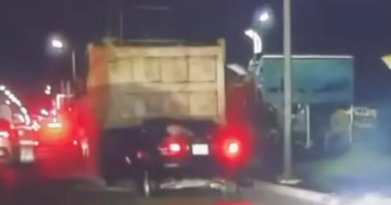 Алматы Бішкек тасжолында жеңіл көлік жүк көлігіне соғылды