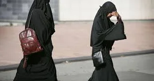 Қоғамдық орындарда тұмшаланып жүру: Алматы полициясы даулы видеоға қатысты мәлімдеме жасады