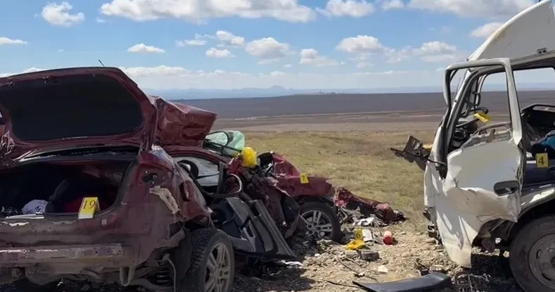 Еліміздің шығысында жантүршігерлік жол апатынан екі адам көз жұмды