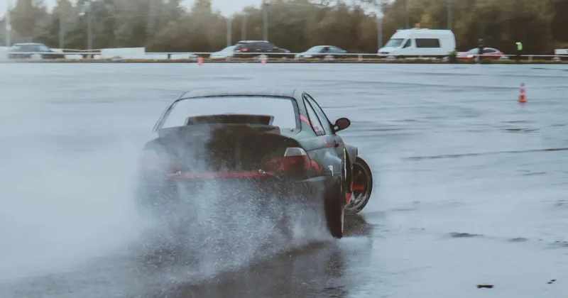 Показательно опасное вождение . Водителя арестовали за дрифт на улицах Алматы