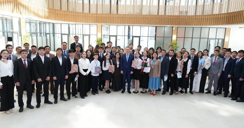 Нұрлан Әбдіров Жас сайлаушылар клубының мүшелерімен кездесті