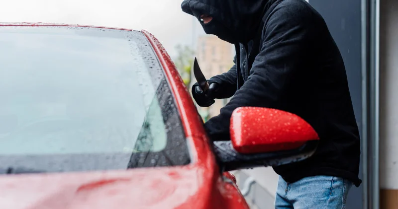 Қарағандыда көліктен пышақ жарақаттары бар 34 жастағы әйелдің денесі табылды