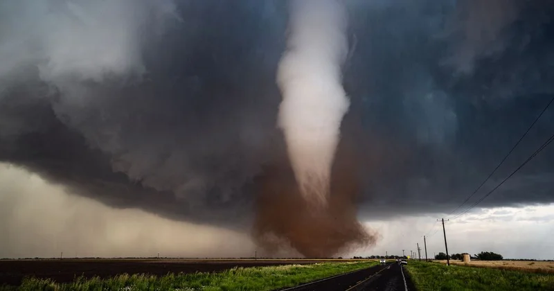 Серия торнадо обрушилась на США: объявлен режим ЧС, есть пострадавшие