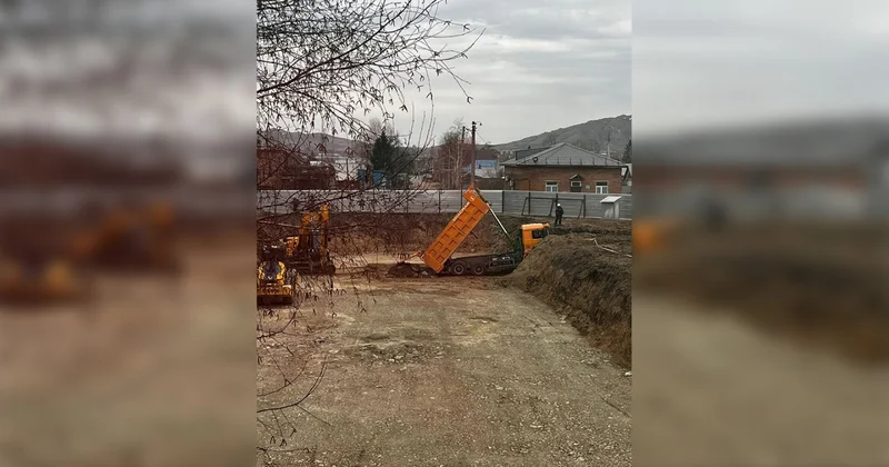 В ВКО строят больницу на старом кладбище: жители нашли десятки человеческих костей