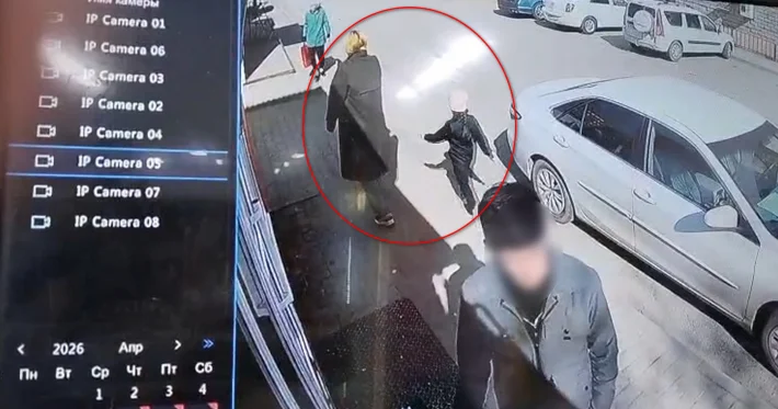 Ақтөбеде белгісіз біреу кішкентай қызды алып кетпек болған