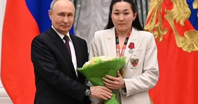 Путин қазақ қызын Отан алдындағы еңбегі үшін орденімен марапаттады