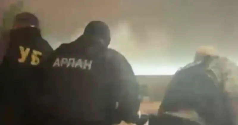 Вымогатели отобрали два автомобиля и 3000 долларов у жителя Шымкента