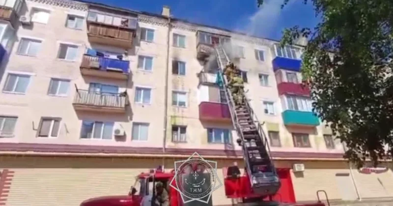 Рудныйда көпқабатты үйден шыққан өрттен адамдар құтқарылды