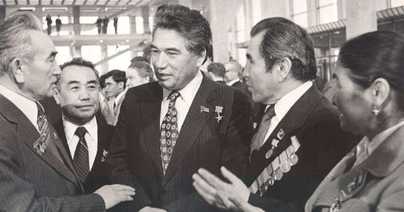 Сто оборотов вокруг Солнца