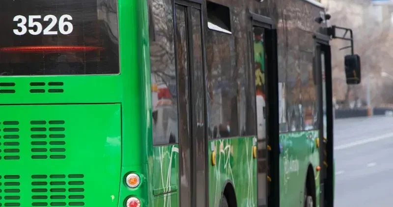 Алматыда рейд жүріп жатыр: 127 автобус мамандандырылған айыппұл тұрағына қойылды