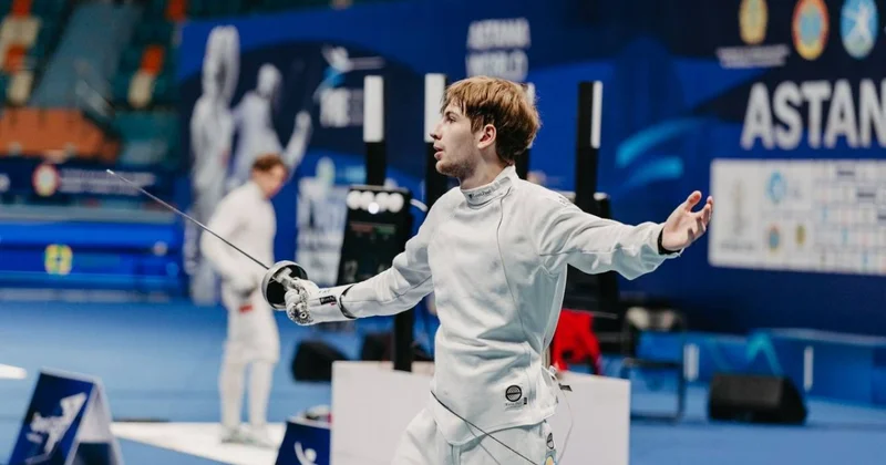 19 летний казахстанец победил олимпийского чемпиона по фехтованию на ЧА в Дели